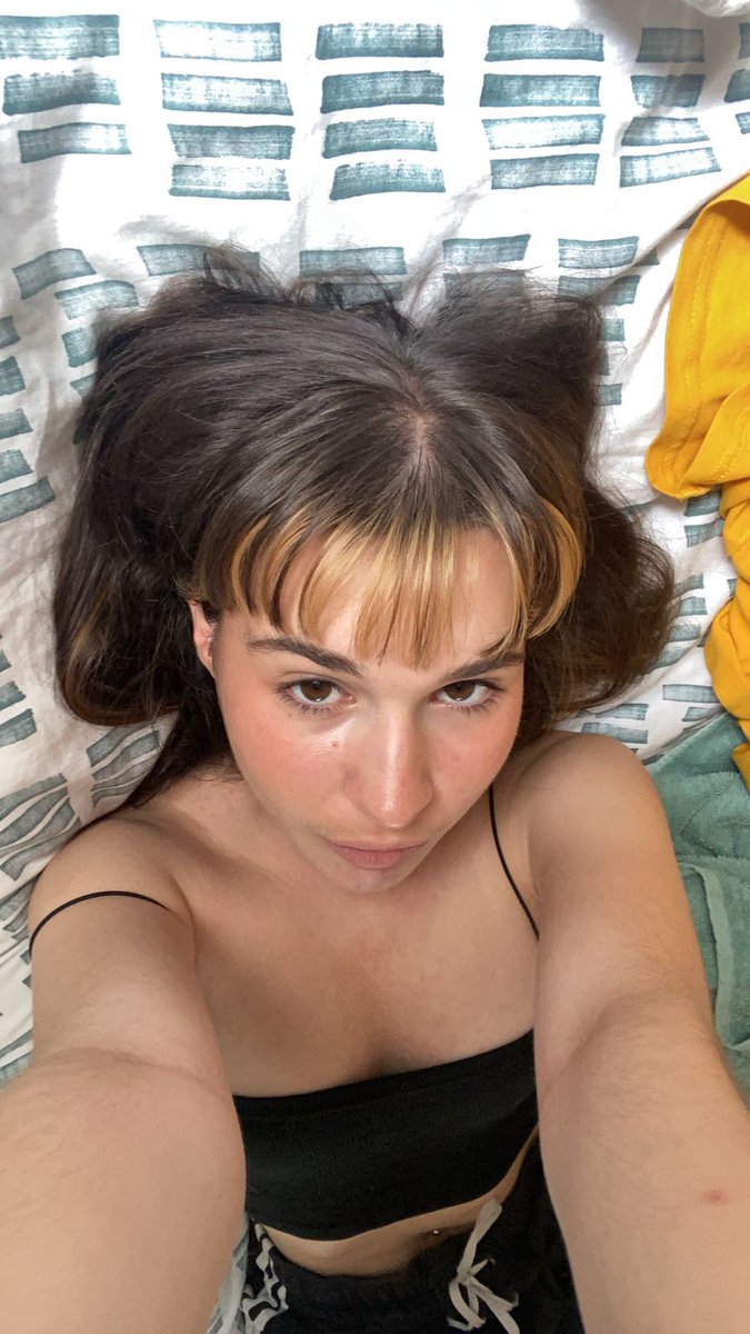 jnne__'s tweet photo. cc les girlsss #LgbtqiaGoodMood https://t.co/olrncKrMvn