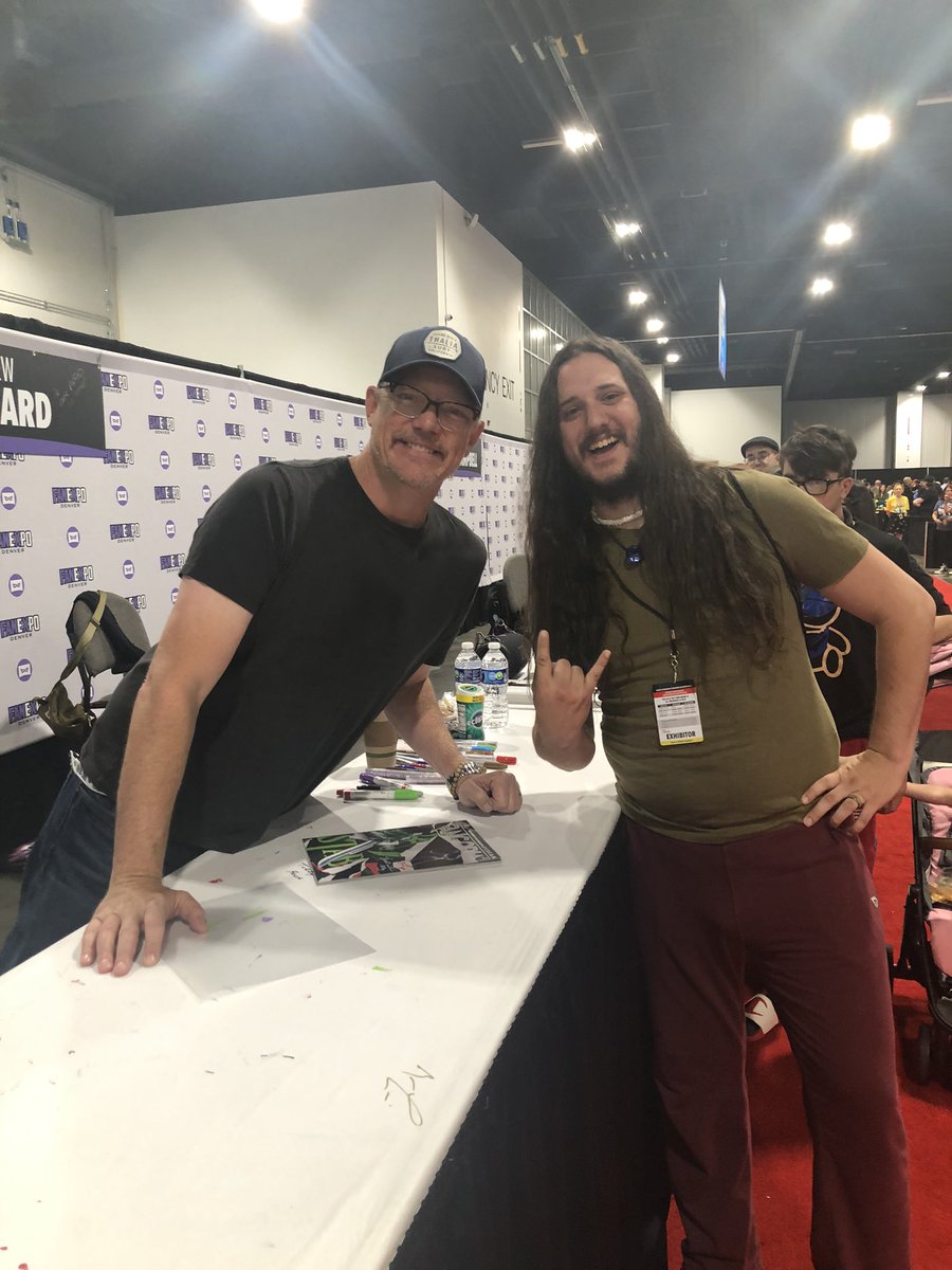 HiveShaggy's tweet photo. Met the absolute GOAT Matthew Lillard!! #DenverComiccon #comiccon https://t.co/l7lv3fS6uU