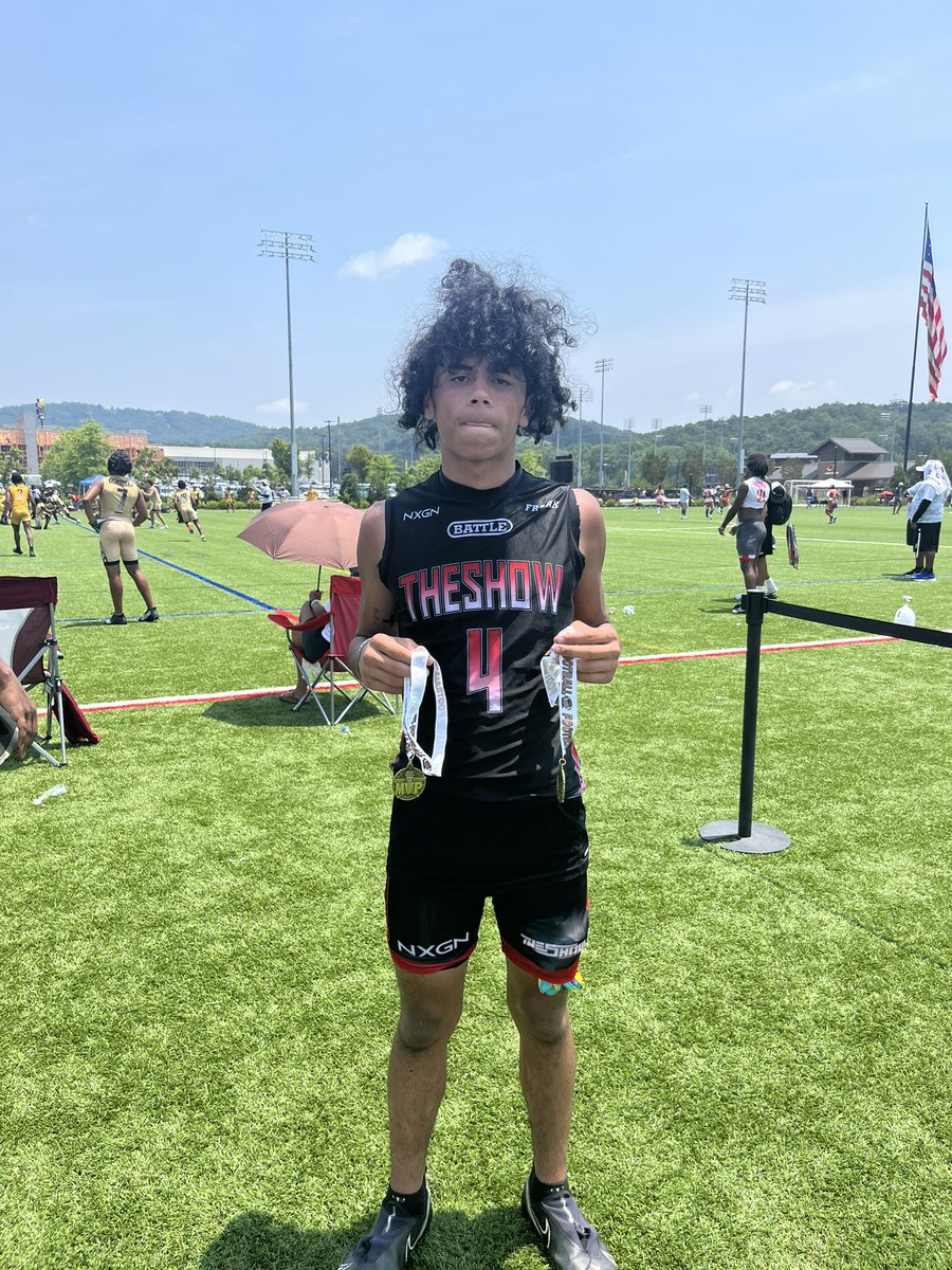 macho24__'s tweet photo. Overall mvp for #teamshow. Thank you @TheSHOWByNXGN for letting me compete this weekend. Also speacial thanks to @JakeThompson706 for coaching me on the weekend. @CoachEarl_ @SwickONE8 @Frfountain2002 @the006beast @CHHSEaglesFB https://t.co/OwLEjZ2ux1