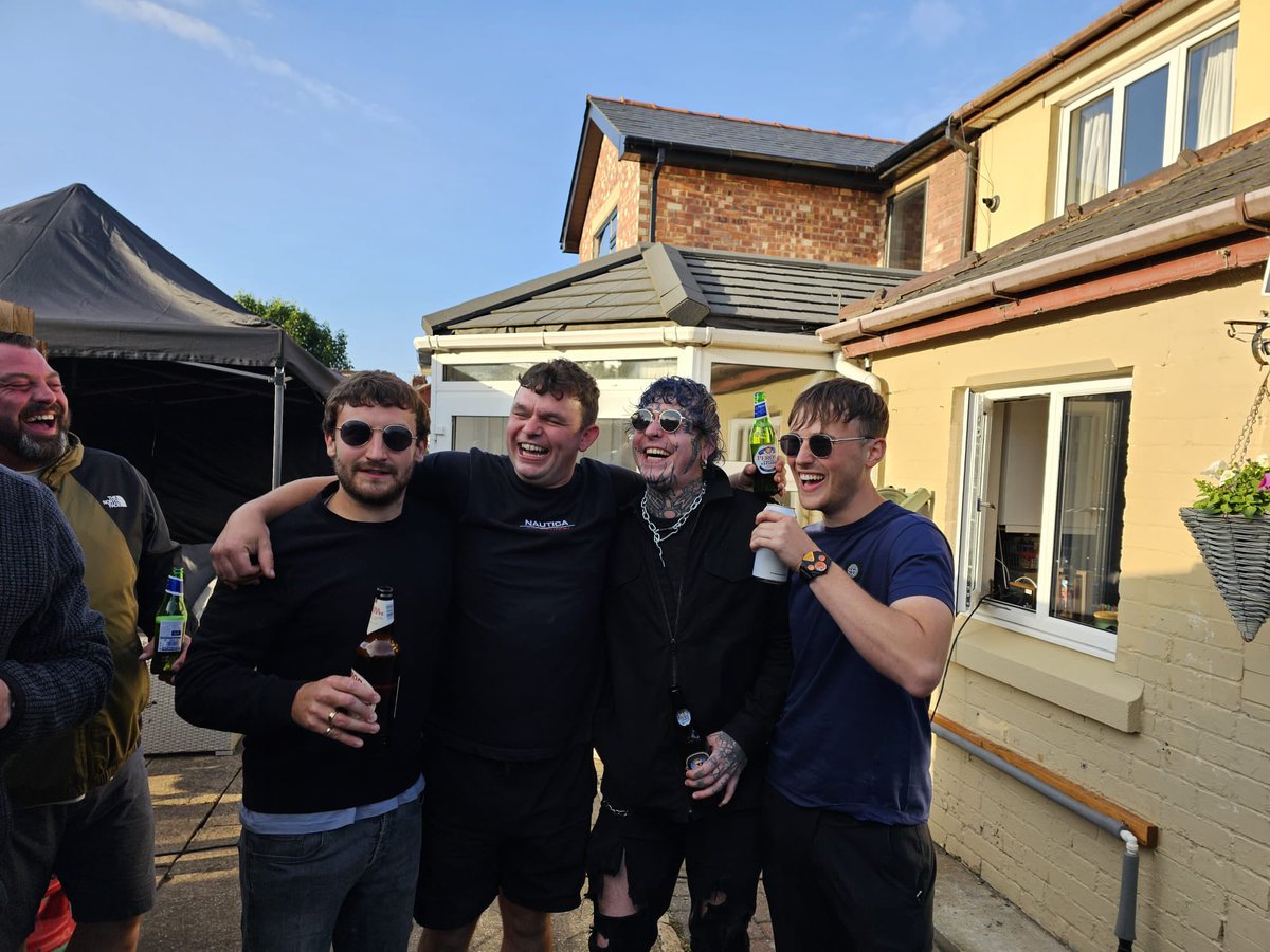 Reunion? 

Someone give <a href="/MattBrodrick/">Matt Brodrick</a> a call quick 😎