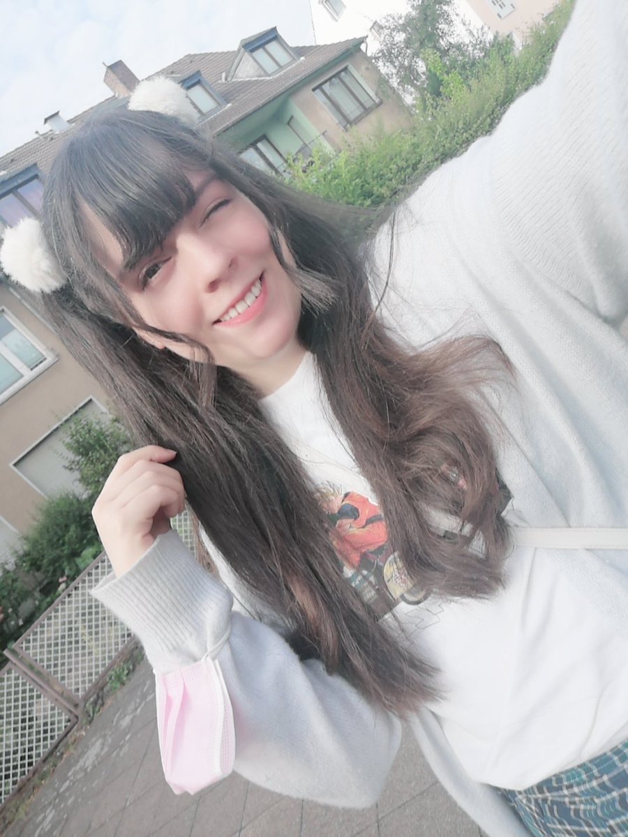 Vieeeeelen Lieben Dank für das wundervolle Wochenende (TヮT)
Ich hab so so soooo viele wundervolle Personen getroffen und mit ihnen geredet 😭 ich bin so happy und kann gar nicht glauben, was alles passiert ist 🥺 Danke für all eure Liebe!!! 💜💜