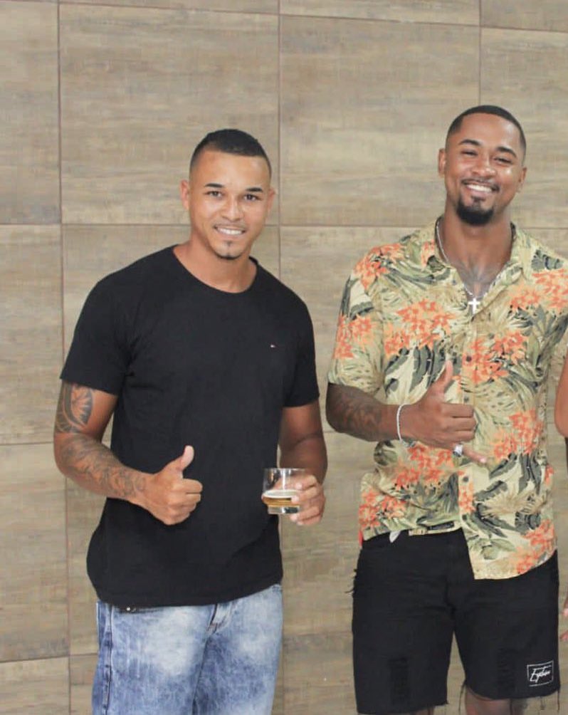 Meu irmão, sua missão na Terra foi completada. Agora seu brilho iluminará o céu. O amor que compartilhamos é meu maior amparo nesse momento de grande dor. Luto irmão 🖤