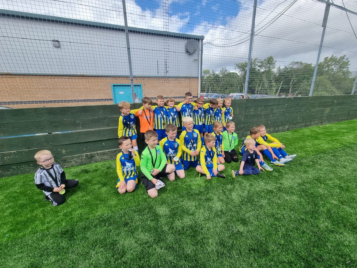 RenfrewVicsyfc's tweet photo. Thanks to Glenvale 2015’s for organising a brilliant festival this morning. Our 2015’s thoroughly enjoy the day. Some brilliant football played and lots of smiles. Great to see our kids come together and support their team mates when it was their turn off. https://t.co/nz0pbplKTZ