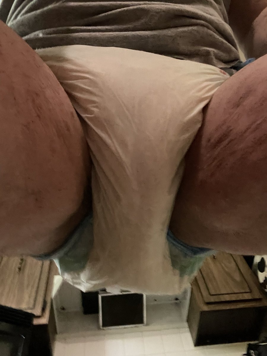 babychris0722's tweet photo. I’m not wet you are https://t.co/Lduod3tjDx