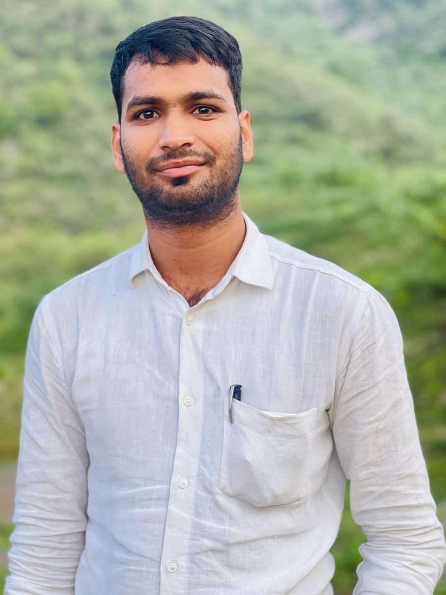 PushpendraAwan2's tweet photo. गिरती होंगी वस्तुऐं गुरुत्व के प्रभाव में इंसान तो ईर्ष्या ,और स्वार्थ में गिरते हैं .... https://t.co/39TBgmVBsy