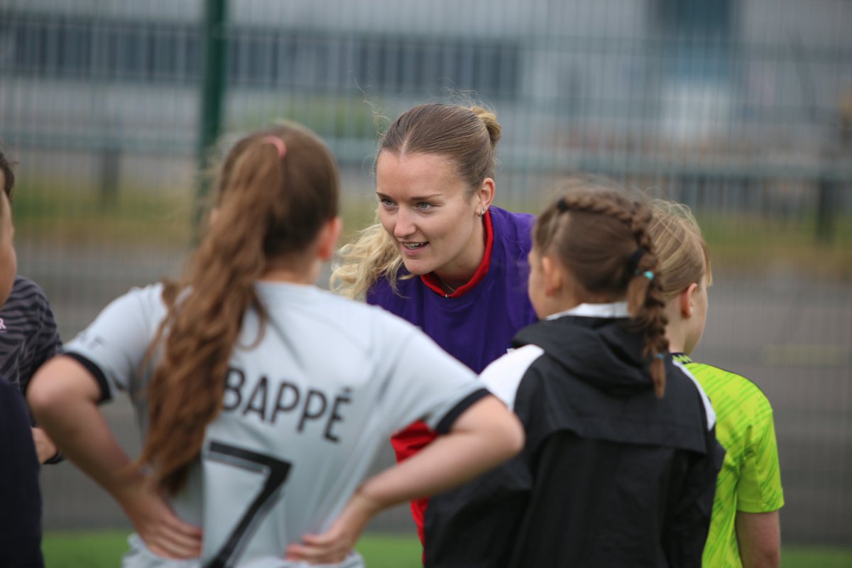 EmilyRichards74's tweet photo. Great day coaching at the #HuddleUnite festivalβ½οΈ Brilliant to see so many young girls playing footballππΌ @RyanMacPhysio
πΈ - @mmonk2001 https://t.co/PVXfFDvfUl