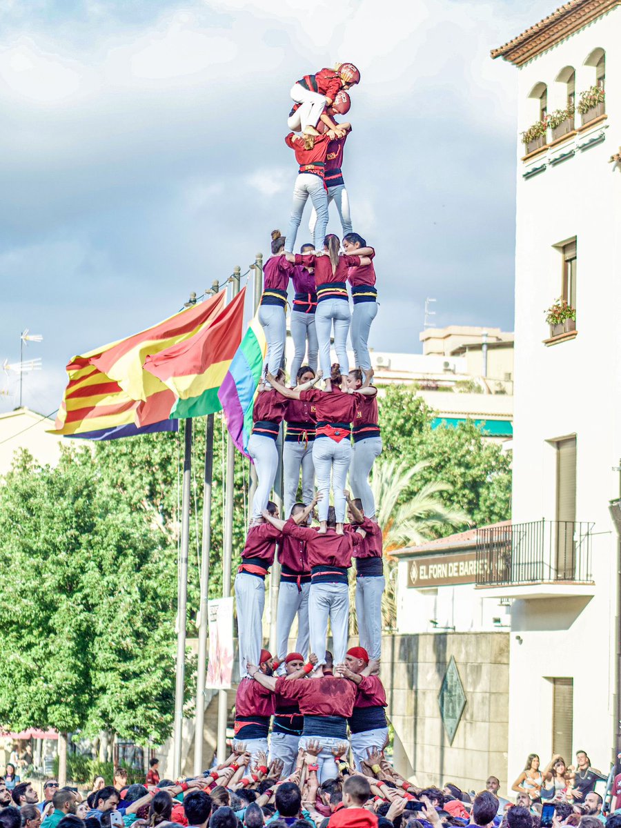 XicsGranollers's tweet photo. A segona ronda a #Barberà descarreguem el 4d8. El segon de la temporada, i ja feia dies que tocava. 
Quan #VolemMés, ho fem!
Som-hi colla!
#castells https://t.co/wi4w2s2cet