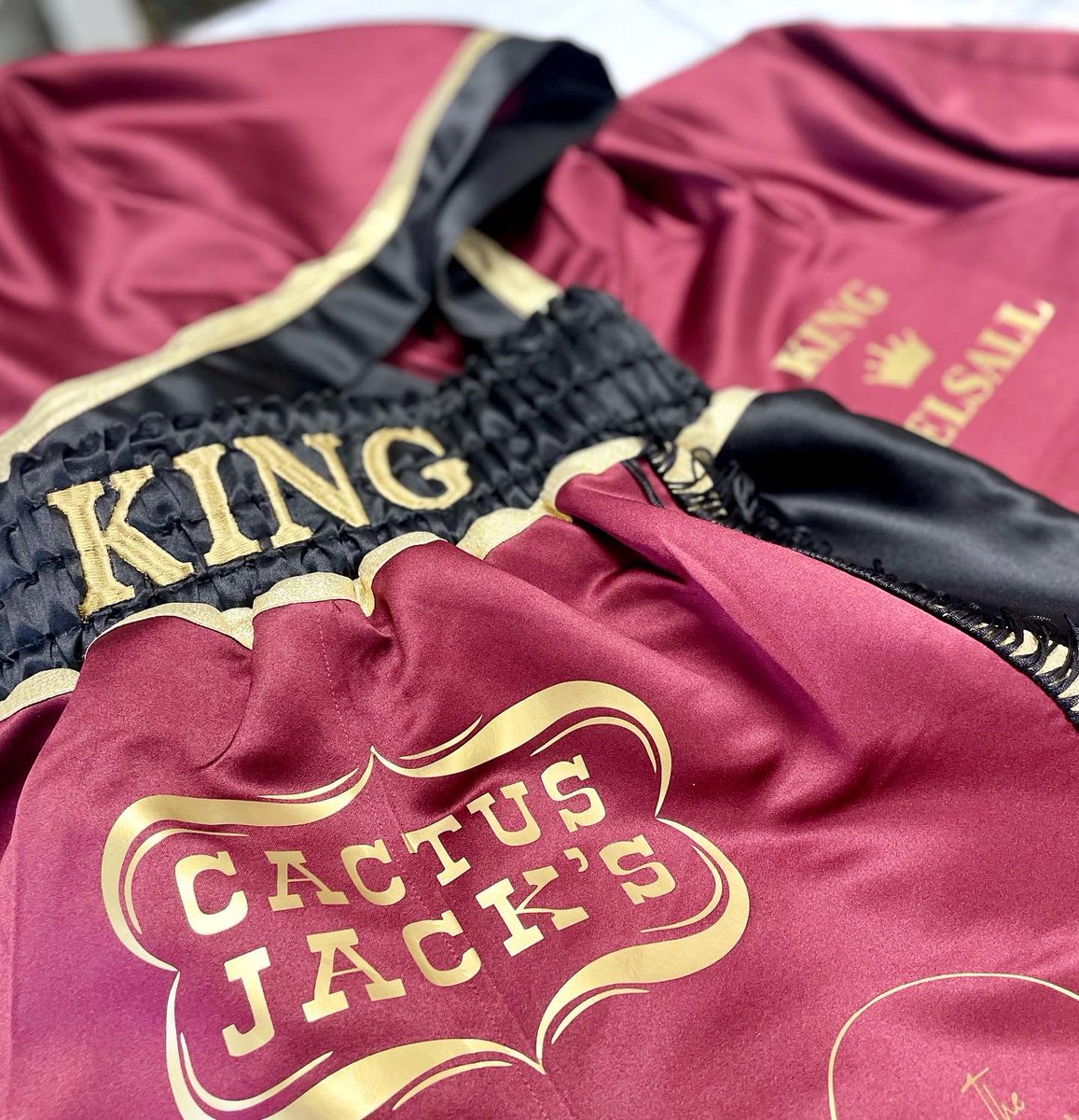 PointOne_mgmt's tweet photo. Pleasure to custom design, make and print @_KingKelsall fight kit ahead of his impressive win last night 🥊🙌🏽
Custom fight kits are now available from #mediamgmt, starting from £195 as an introductory offer.
Contact us 🥊
#fightkit #customfightkit #customdesign https://t.co/HKRiSnjbEj