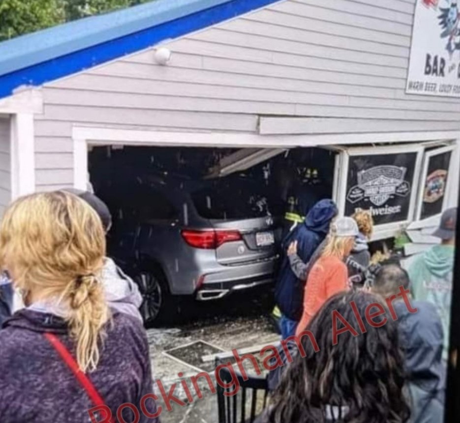 RockinghamAlert's tweet image. (OOA) Laconia, NH *VEHICLE INTO BUILDING/MCI* 554 Endicott St N (Loony Bin Bar ,&amp;amp; Grill) - Services on scene with a car into a 1 sty restaurant, multiple injuries reported, Level 2 Mass Casualty Incident declared for additional EMS resources - 159.900 - 7/2 - 13:35 #LaconiaNH