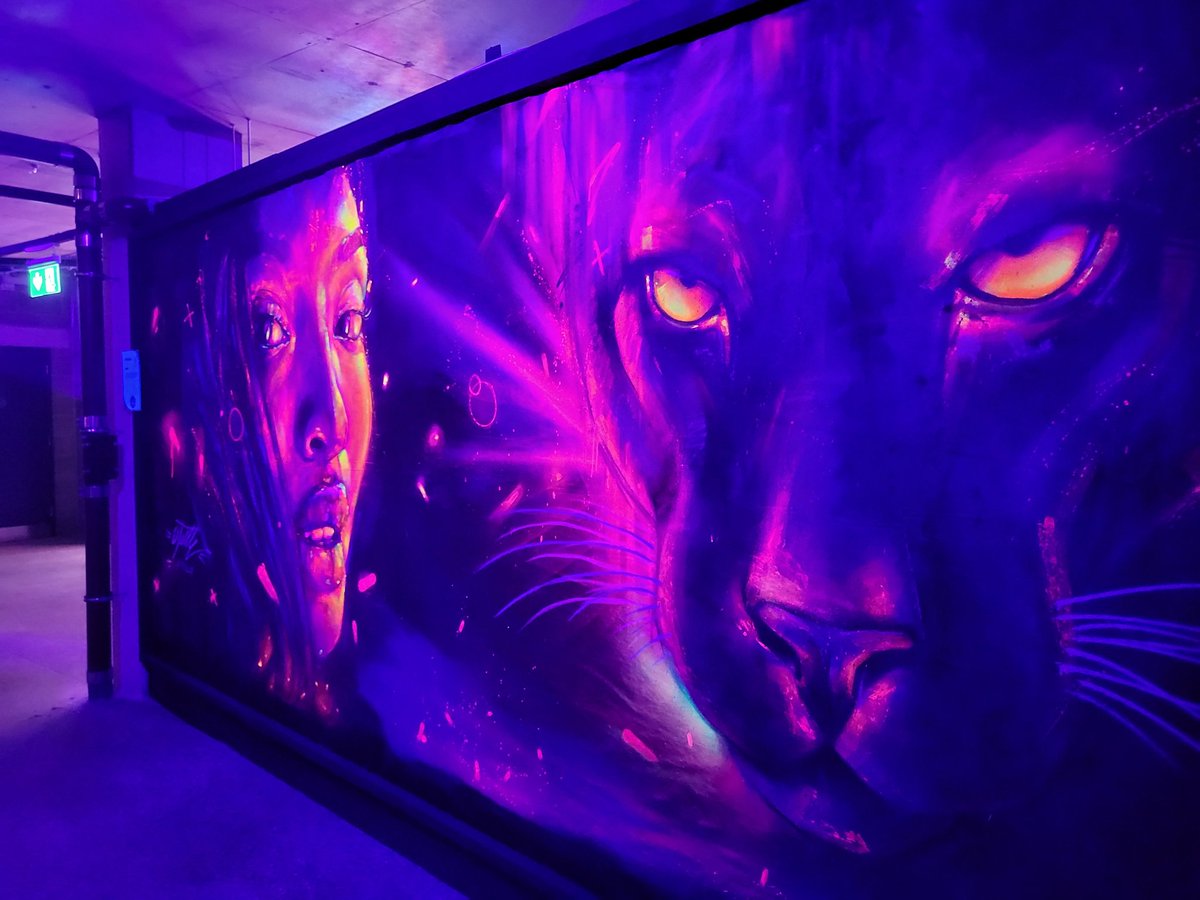 Whilst I was in London this weekend I visited the Colors Festival exhibition, which displayed some of the most beautifully vibrant street art! Highly recommend. 🎨