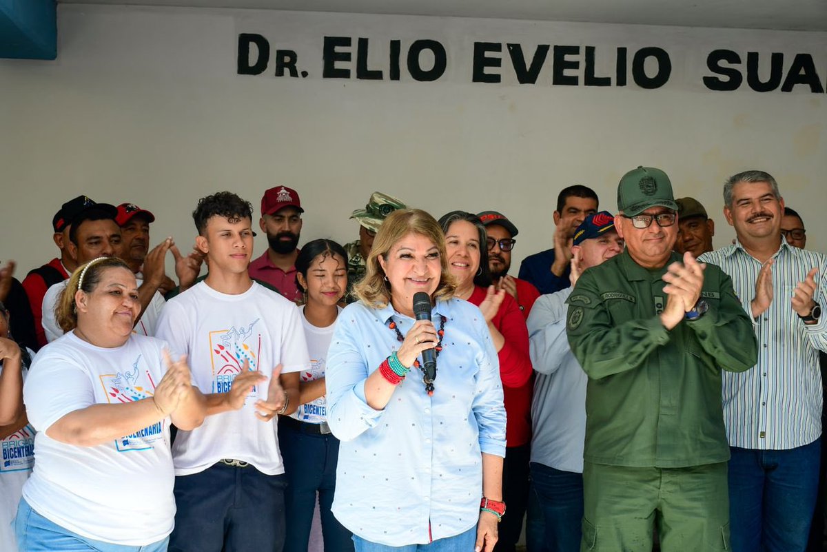 fedezulia_'s tweet photo. Inicio de las Bricomiles en Zulia. UEN Dr. Elio Evelio Suarez. Mcpio. San Francisco. Con la presencia de la Ministra @_LaAvanzadora 
@NicolasMaduro 
@gladysbarretom @ContactoFede 
@penelopelour @CDCEZULIA https://t.co/pZnoxUuhcz