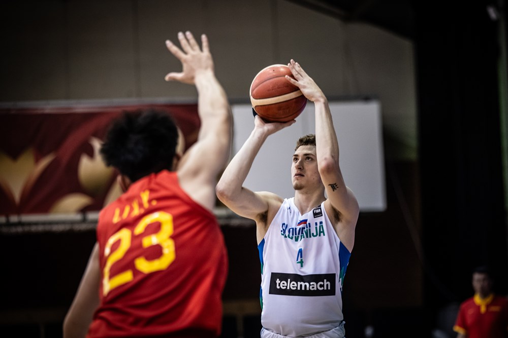 Two Eagles have finished play at the #FIBAU19 World Cup, winning their final games in Hungary today: 🇨🇦 & @iamcyrilm def. Japan, 107-58, for 7th place CM: 15p-7r-1a-2blk 🇸🇮 & @arne_osojnik def. China, 85-76, for 9th AO: 7p-7r-1stl #EMUEagles (📷 @FIBA)