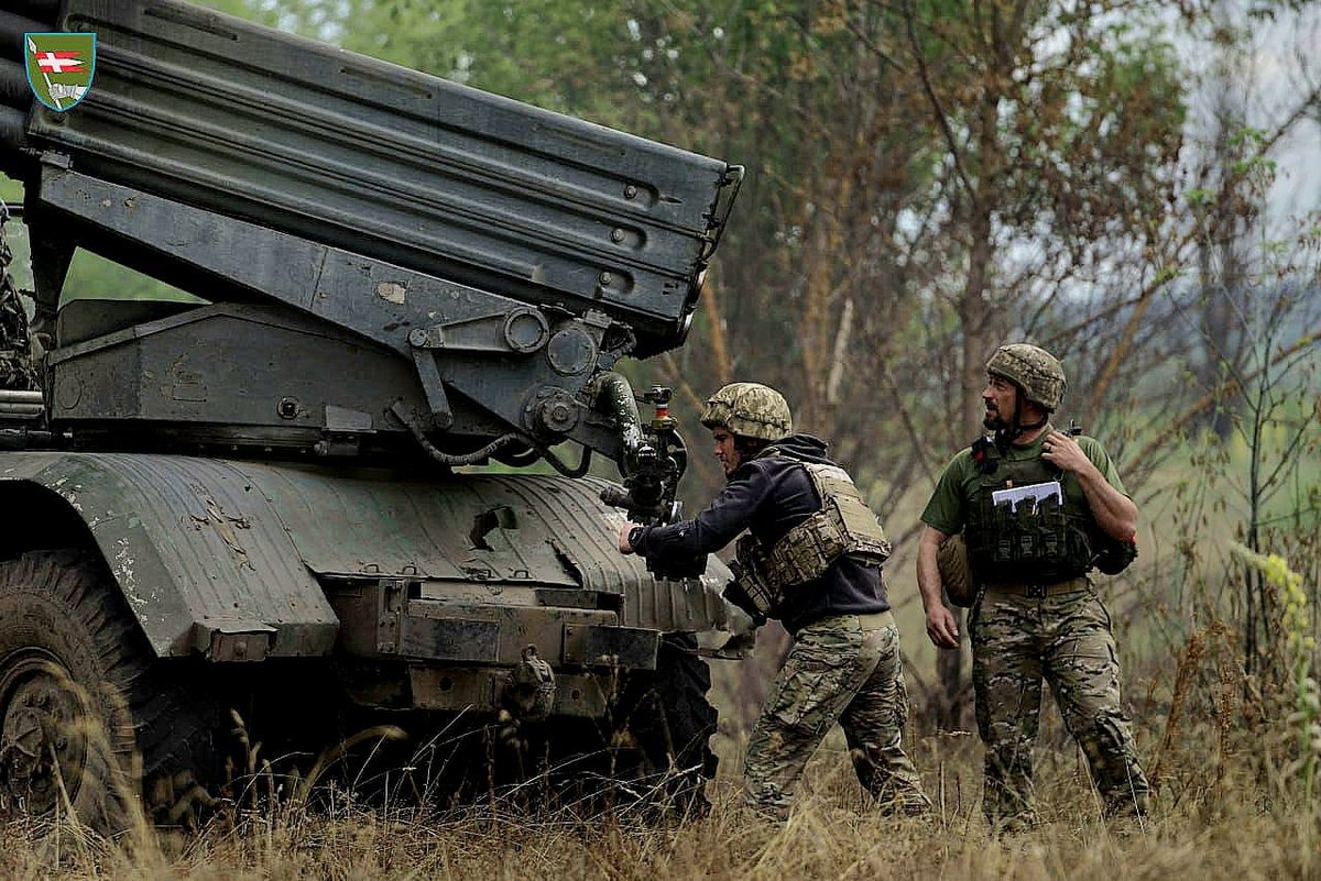 UKRinNGA's tweet photo. July 2.
Russian troops use artillery and mortars to stop the counteroffensive of the Armed Forces of Ukraine.
Meanwhile, Ukrainian Air Force, missile and artillery units continue to strike enemy manpower concentration.
Glory to Ukraine!🇺🇦
#EveryDayForward https://t.co/sZ63ILNbzr
