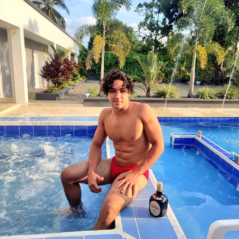 _Drex_x's tweet photo. 🌹💦🔆🔥#NuevaFotoDePerfil #goodsmile  # #happy #DaysofourLives #fine #POOL #red #hot #model #photography  #FitnessModel https://t.co/M9kHIPyIUM
