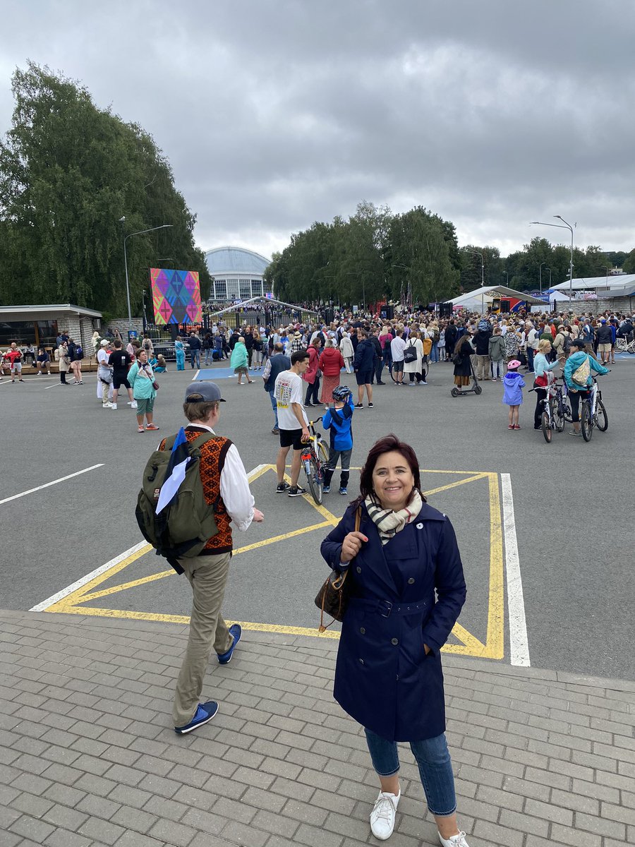 toomas_lukk's tweet photo. Tallinn Song Festival Grounds 🇪🇪 hosts every 5 y 1 of the largest choral events in the 🌏. Today it hosts 13th Youth and Dance celebration “Holy is the Land” with +10K singers and many more spectators. Day to remember - songs, musics, thunder, heavy rain. Tribute to 🇺🇦. Amazing. https://t.co/Ih4yaotEsx