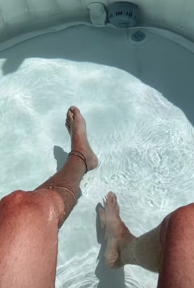 CashMas93054485's tweet photo. Buona Domenica a tutti! βοΈπ
Se la foto vi Γ¨ piaciuta passate per di qua!
π
https://t.co/iLQPg1dJye
#slave #masterofslave #cashslaves #domenica #piscina https://t.co/bo3qvi3zU6