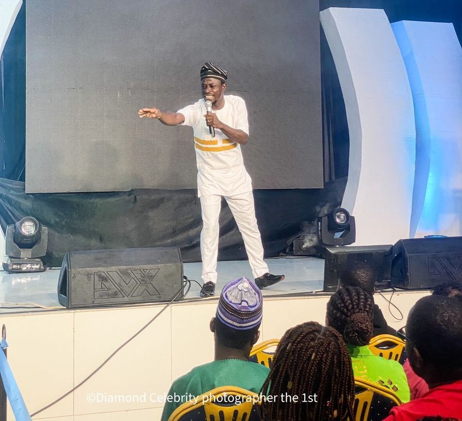 PrinceFela4Real's tweet photo. Hope it's not too late to wish you a happy new month.
Ẹpẹ showed me love at #LaffmattazzEpe2023
Thank you daddy @gbengaadeyinka for all you do.
I am #PrincePHELAR #godOfLaughter
...
Trump Davido #gotvnigeriaidol https://t.co/4o61sIwFMM