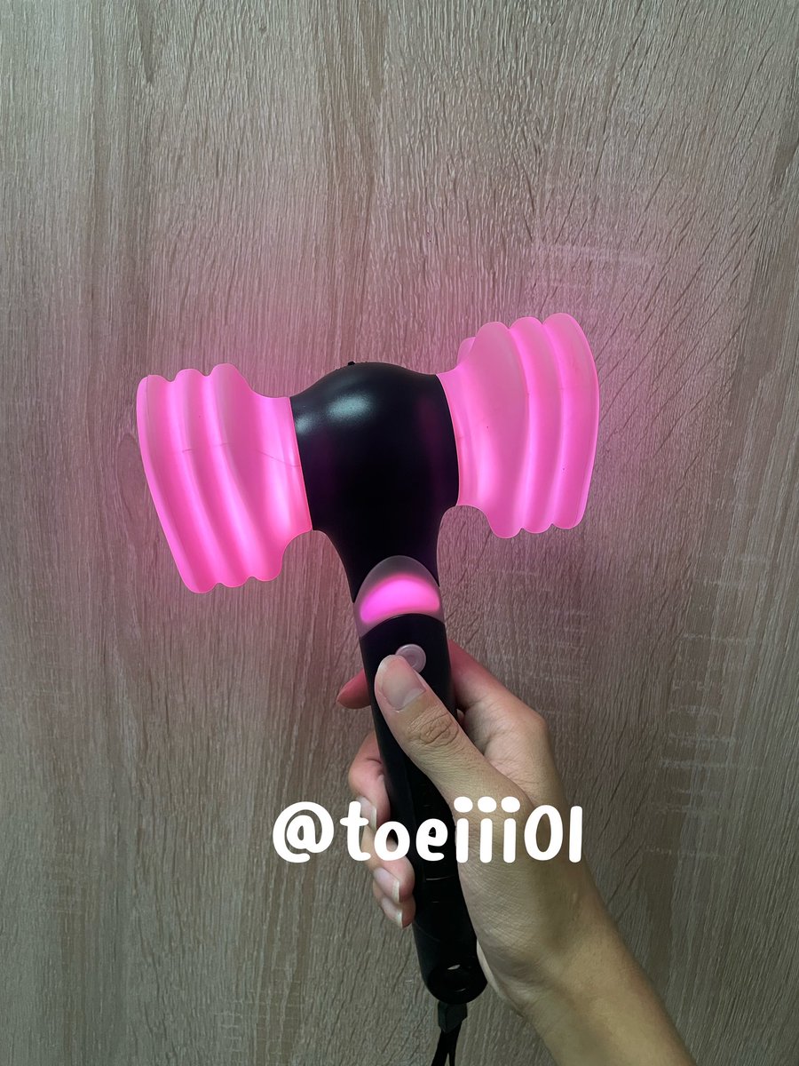 toeiii01's tweet photo. ปล่อยบง เวอร์สอง ไม่มีกล่อง ไม่มีขาตั้ง ของแท้ เอาไปคอนเสิร์ตมาแล้วเชื่อมบลูทูธได้ฮะ ปล่อย 670 บาท รวมส่ง นัดรับได้แถว มอหอการค้า / ห้วยขวาง ส่งแมสได้งับ

#ตลาดนัดบพ #ตลาดนัดblink #ตลาดนัดblackpink https://t.co/EnUnnUafPL