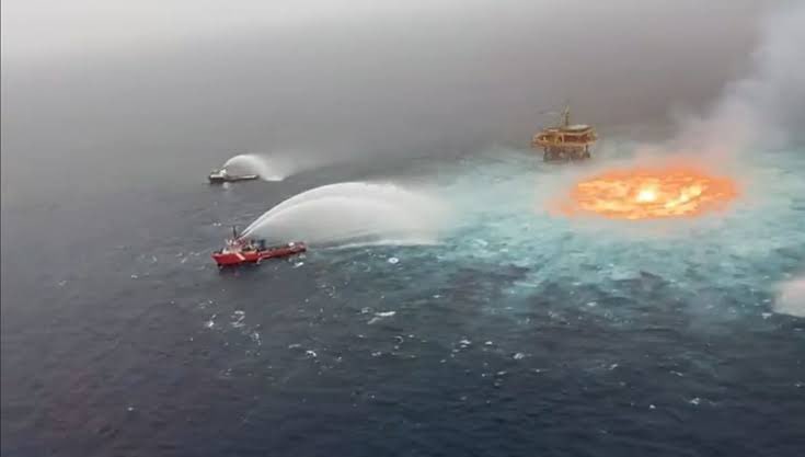PabloMontanoB's tweet image. Hace exactamente dos años, @Pemex incendió el mar con una enorme fuga de un gasoducto.
Fue la mejor alegoría para representar lo que la industria fósil hace con nuestro planeta.
#FuckPemexDay