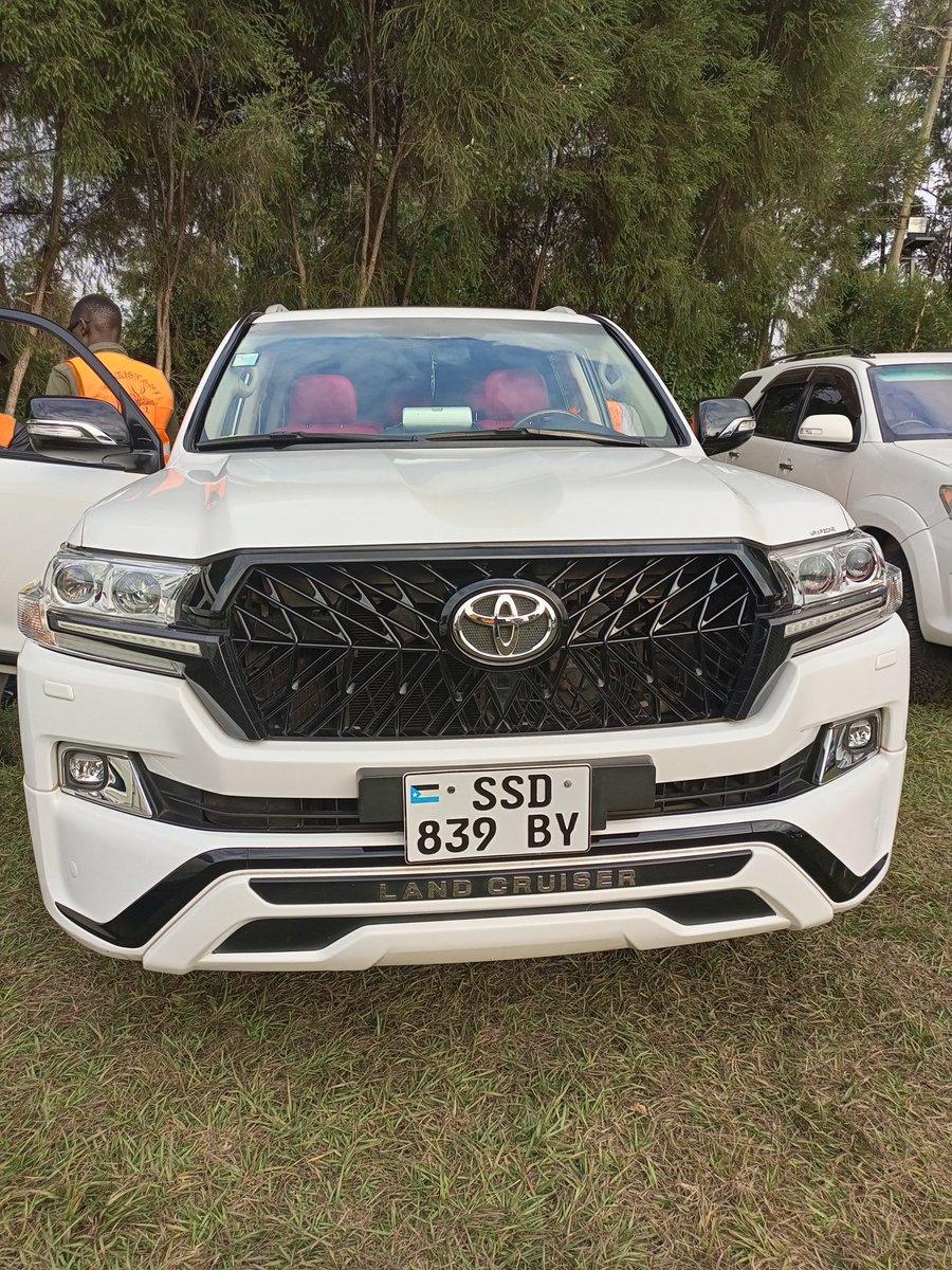 EkwenyeD's tweet photo. SSD boys cruising with a Toyota land cruiser GXR sheesh
#urbanretro https://t.co/d4nBfHTz8Z