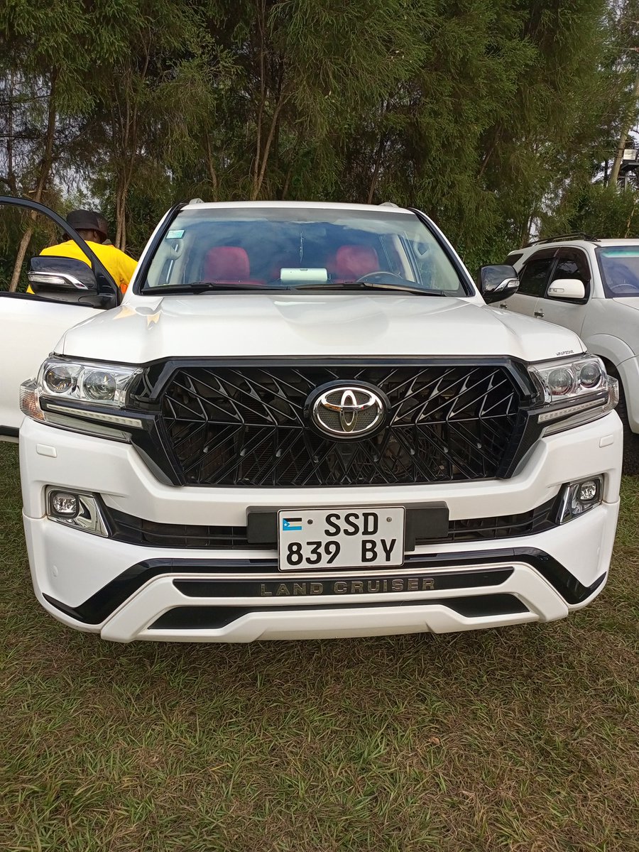 EkwenyeD's tweet photo. SSD boys cruising with a Toyota land cruiser GXR sheesh
#urbanretro https://t.co/d4nBfHTz8Z