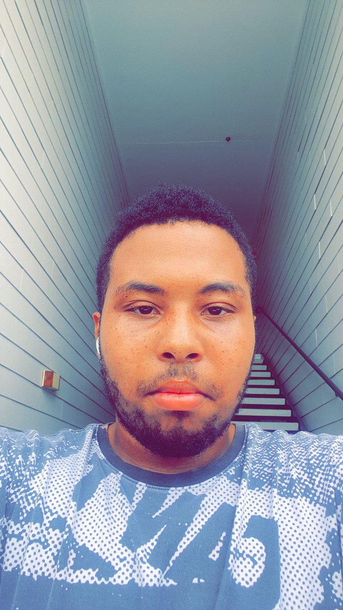 PDrizly's tweet image. Happy 😊 Sunday everyone 🥺❤️!!I  I  look like I literally just woke up out of bed 🛌 in this picture lol!!