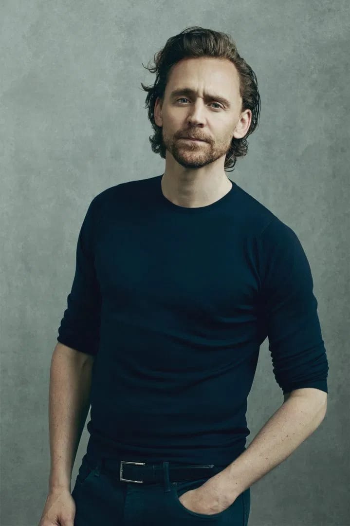 TomHidFansLATAM's tweet photo. Recuerdo del día 📷|Tom Hiddleston en la portada de M2 Magazine para la edición de Julio/Agosto 2021. 
#tomhiddleston #m2magazine #recuerdos #throwback #loveyoutomhiddleston #memories 
#proudoftomhiddleston #tbt #hiddlesbeauty #weprotecttomhiddleston #flashback https://t.co/AcbLKwDykR