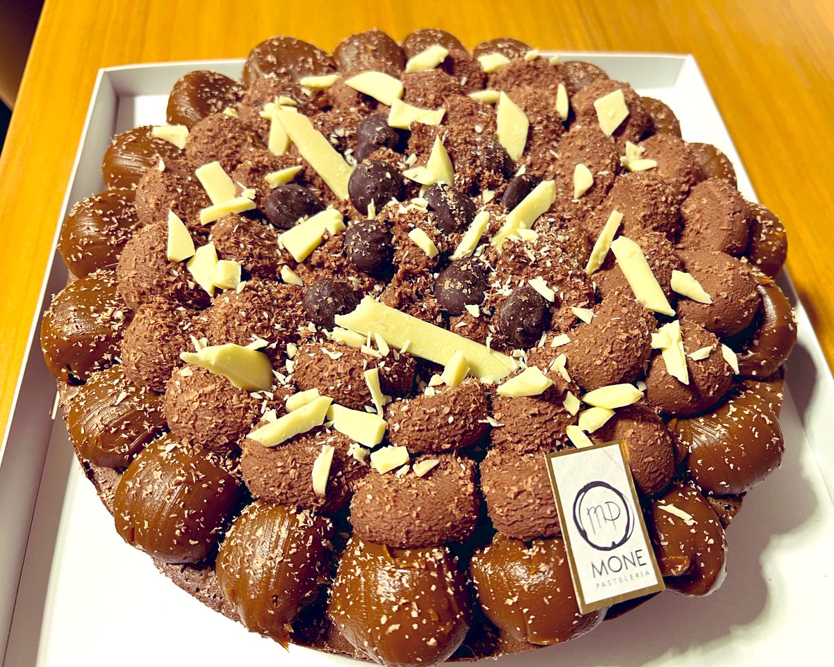 MonePasteleria's tweet photo. Brownie con nueces, dulce de leche y ganache de chocolate 🤍🤎🖤 https://t.co/oZ4sdWt0Xg
