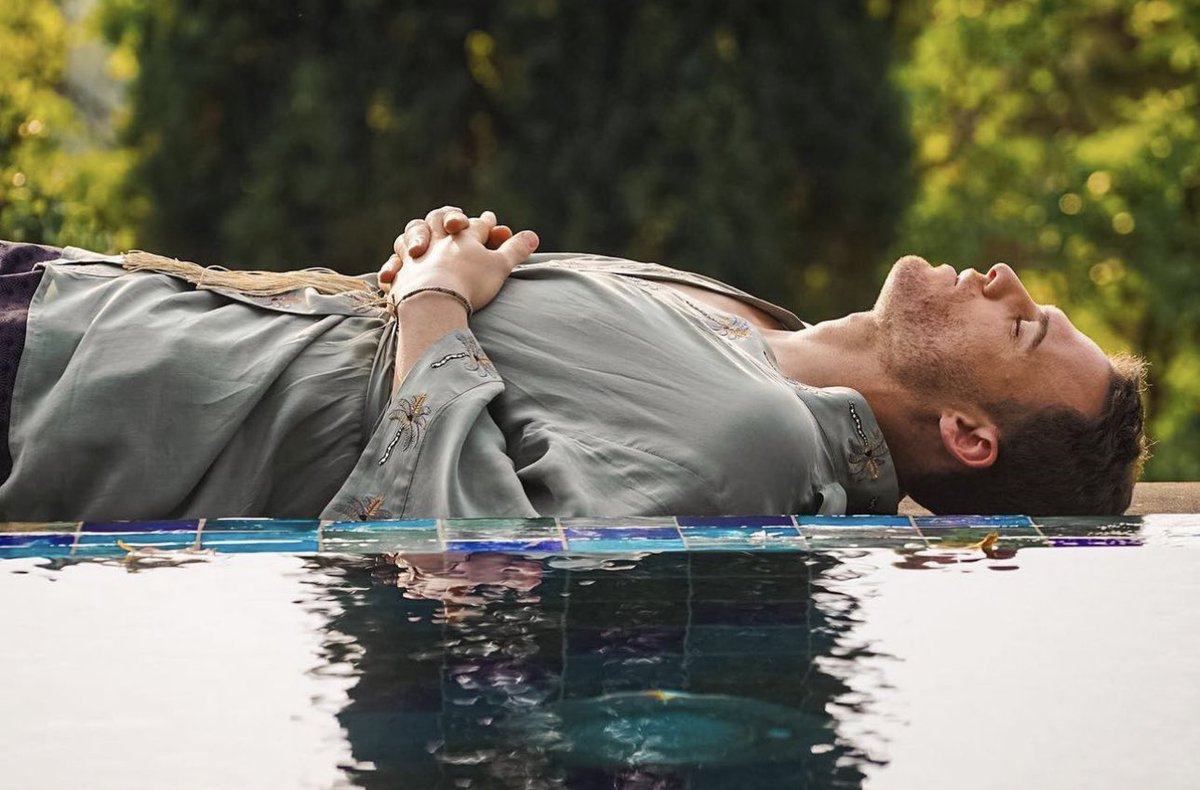 TheBursinSpain's tweet photo. 🇪🇸 nueva fotografía de Kerem Bürsin en el set de Ya Çok Seversen

🇬🇧 New Kerem Bürsin photo from the Ya Çok Seversen set

#KeremBürsin #YaÇokSeversen @KeremBursin https://t.co/IqaNiHkwZG