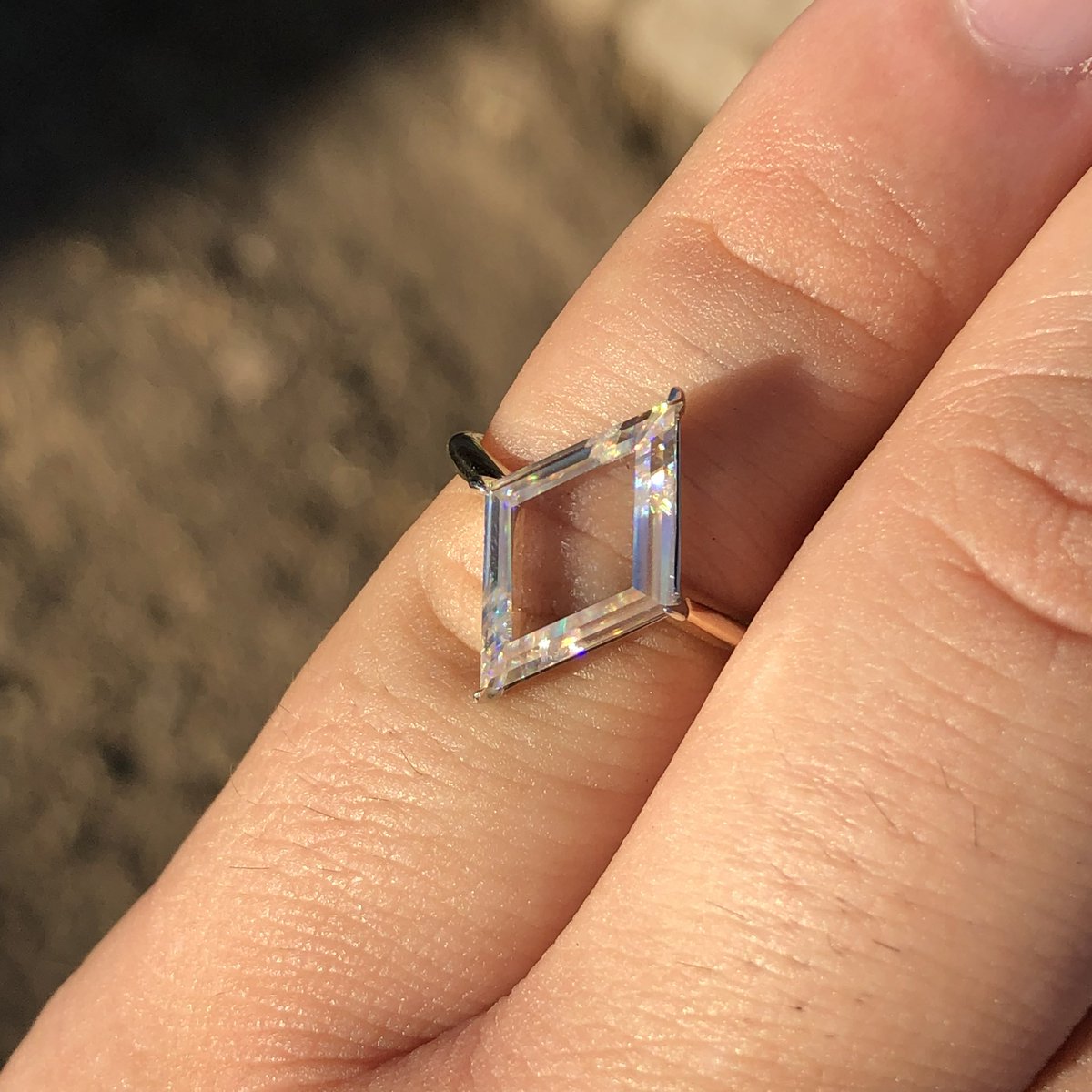 glittery portrait ✨

Queen’s Portrait in 14kt yellow gold 💛