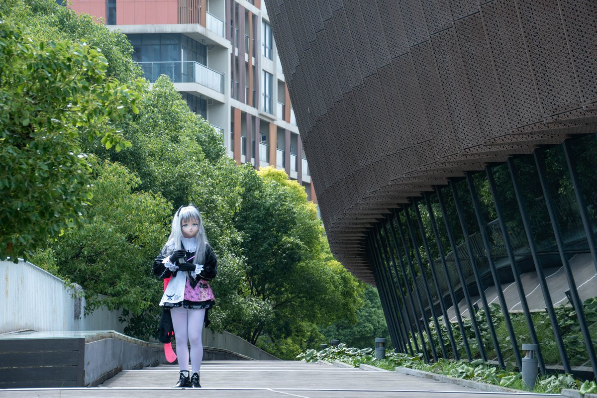 NNG_old's tweet image. #Shanghaitech 第1期
P1 在信院1号楼，呼~，我不会让老师失望。
P2 在8号宿舍楼楼下庭园内
P3 要从运动场南侧上楼

填充物： @NNGnoMKT  
📸 : 小马哥 
感谢 @NO_Names_s 的护航和后勤  

#kigurumi #上海科技大学 #Irene #arknights