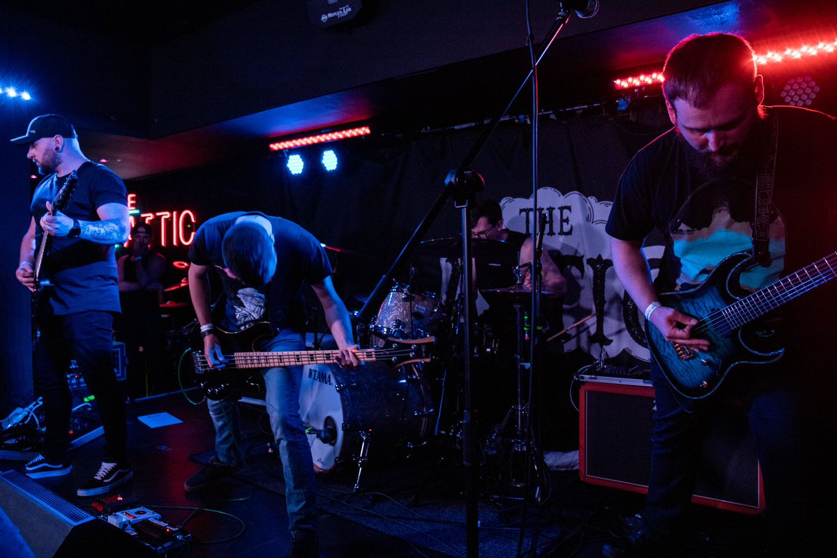 everlongphotouk's tweet photo. Recently I had the pleasure of shooting the awesome guys in @oceansonfireuk playing at The Garage Attic in Glasgow supporting The Anchor! My first time shooting at this venue and the whole night was so much fun. Thanks for having me folks! Need gig photos? Message us to book 😁📸 https://t.co/fKLnr0599O