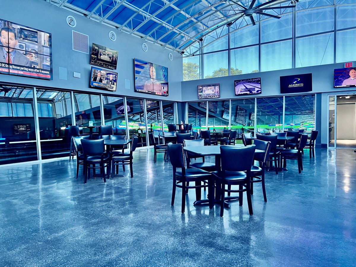 AndrettiCobb's tweet photo. Experience the thrill from new heights at our Sky Bar with a breathtaking view of our exhilarating racetrack! 🏁🏎️  Get ready to sip, savor, and soak up the excitement. #AndrettiMarietta #SkybarViews #RaceTrackVibes #gokats #bar #atlbar #bartenders 💚💙 https://t.co/pjcyNVRSvD