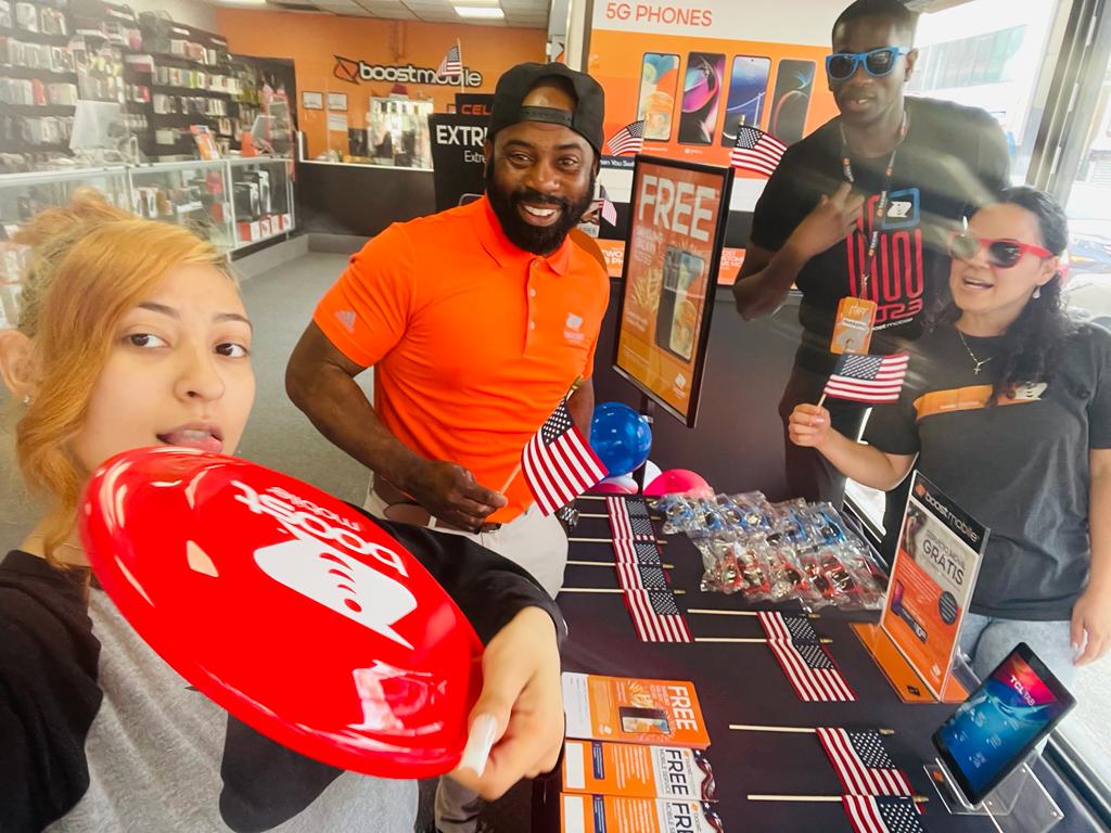 itsallpossible6's tweet photo. Brickcity Dream TeamπΊπΈπΊπΈπΊπΈπΊπΈ#Newark Thanks @SteveKBoost for your Sunday Retailer support! Winners win! Go Brick City!!! #redwhiteandboost @boostmobile https://t.co/cpBSIgah7z