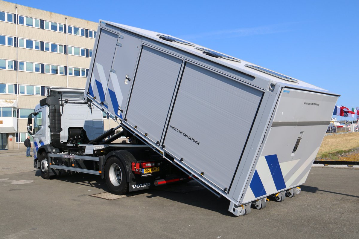 MichaelHuising's tweet photo. 2x Volvo FM met opbouw van @VDL_Groep bj. 2022
De containers zijn gebouwd door #Gemco bj.2022
#MinisterievanDefensie #EODD #CBRN
DM-188-P & DM-189-P https://t.co/NqXpSVfGsT