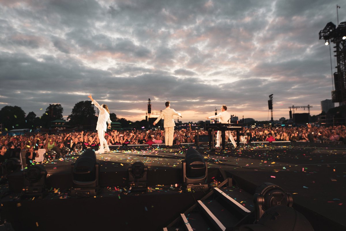 calumscott's tweet photo. Magic. No other word to describe it. Couldn’t be more grateful to @takethat and to the Thatters for welcoming me into the family over the last few months! @BSTHydePark was one hell of a gig to be part of. The stuff dreams are made of. Thank you. So much. X

📸 @callumshots https://t.co/N3HCW2xdBG