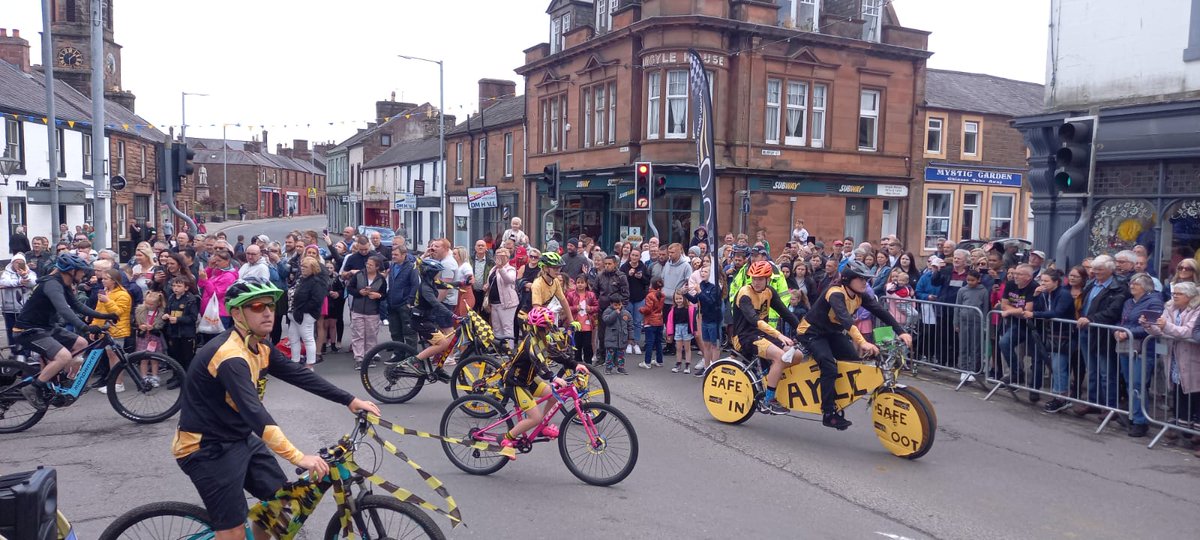 The random tandem was dusted off and dressed up in black and gold for the Annan ROM parade yesterday! Thank you to everyone who took part representing the club!

#aycc #whywecycle #goride #annanridingofthemarches #scottishcycling #scottishcyclingsouthwest #britishcycling