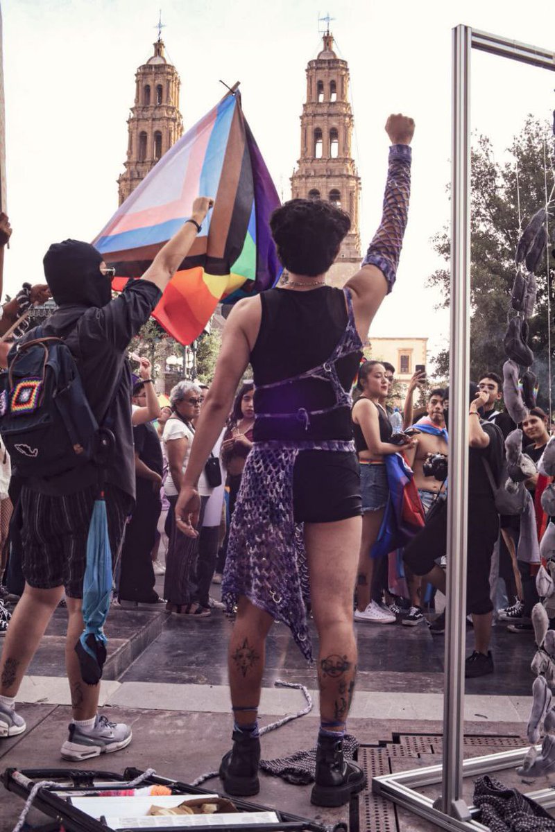 nortejiendo's tweet photo. Personas, queremos compartir un poco sobre lo que hicimos y lo que vivimos en el Pride este año 🤍 

Foto: 
Ig: alitacallejera https://t.co/ZWmf0wC9cP
