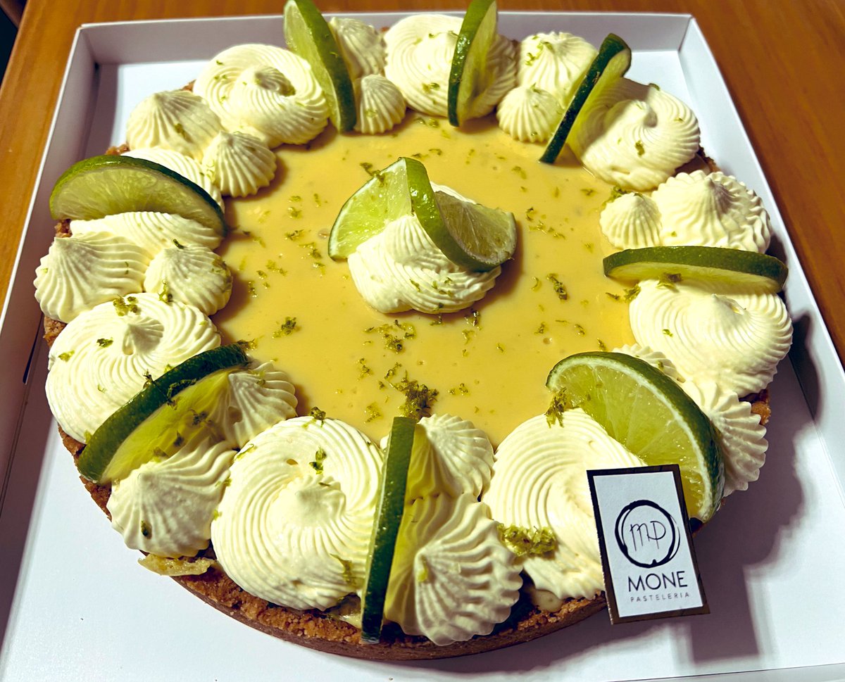 MonePasteleria's tweet photo. Key lime pie con crema chantilly 🤍💛💚 https://t.co/TLuF6NYVWV