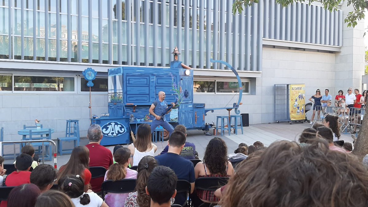 AlCarrerVila's tweet photo. Primers espectacles d'avui diumenge al Festival #AlCarrer #Viladecans

Dansa, circ, màgia, teatre... avui també tenim de tot per a tothom!

📌 "I-Human" de LP Dansa
📌 "L'Actitud" de @JAMwebcat 
📌 "Lumière" de @TxemaMagic 
📌 "Mamá" amb Street Style

T'hi esperem! https://t.co/6mswB8X58e
