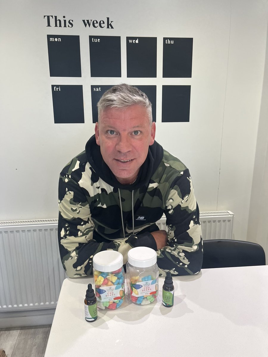 Alan Thompson tweet media