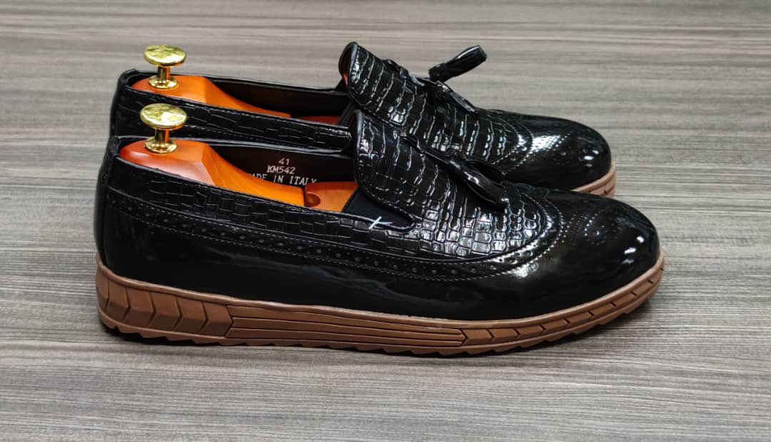 MarcelloGucci's tweet photo. Vos chaussures disponibles de 40 à 45 
-livraison express mp
-Livraison à domicile 
Nous sommes disponibles sur WhatsApp au - +237 697 67 79 83 https://t.co/mEZN6VdR27