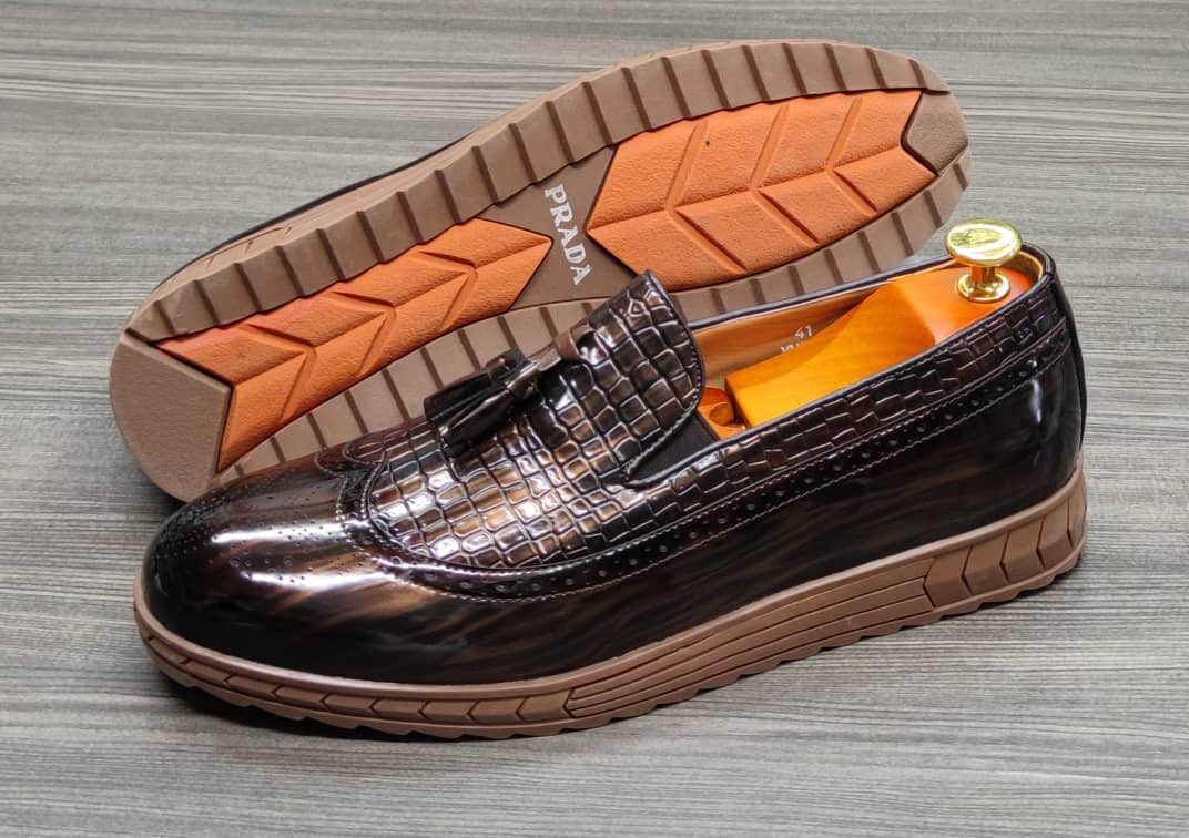 MarcelloGucci's tweet photo. Vos chaussures disponibles de 40 à 45 
-livraison express mp
-Livraison à domicile 
Nous sommes disponibles sur WhatsApp au - +237 697 67 79 83 https://t.co/mEZN6VdR27