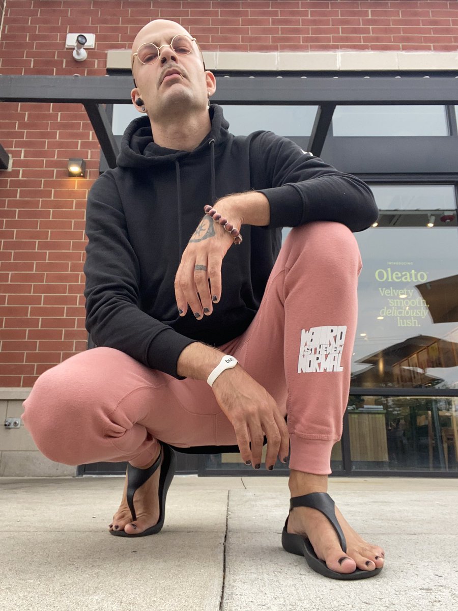 unitybyjabril's tweet photo. we know its hard to keep them off you, but everyone’s gotta relax. grab a #WeirdIsTheNewNormaL #hoodiedress or #sweatpants if you want #loungewear that fits just right and make you feel fabulous 🦄✨
https://t.co/nB4jQAD4FI https://t.co/8PSZfG2Z86