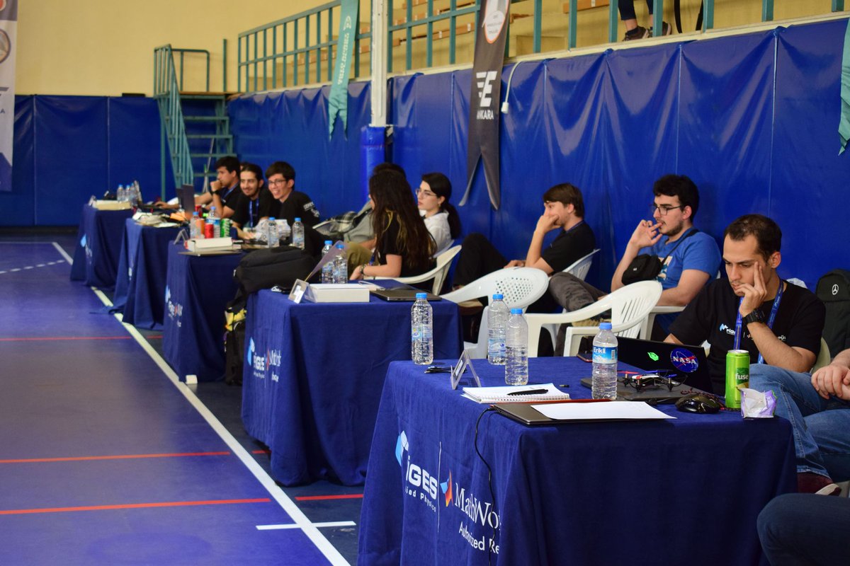 Don’t worry, aerospace engineer is here :) Dönemin son etkinliğini @mathworks ve @figesengineering birlikteliği ve ODTÜ ev sahipliği ile gerçekleşen MiniDrone yarışması ile yaptık 🚀 Tüm yarışmacıları tekrar tebrik ederiz! ✨ Diğer etkinliklerimizde görüşmek üzere 🧡🤗
