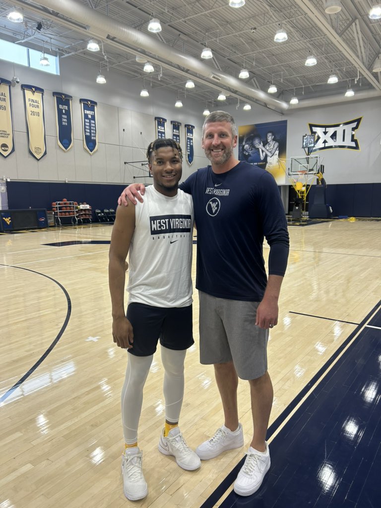 josheilert's tweet photo. Always putting the work in, a true professional!  Great catching up with @deucemcb11 this afternoon. https://t.co/OOvHYafX55