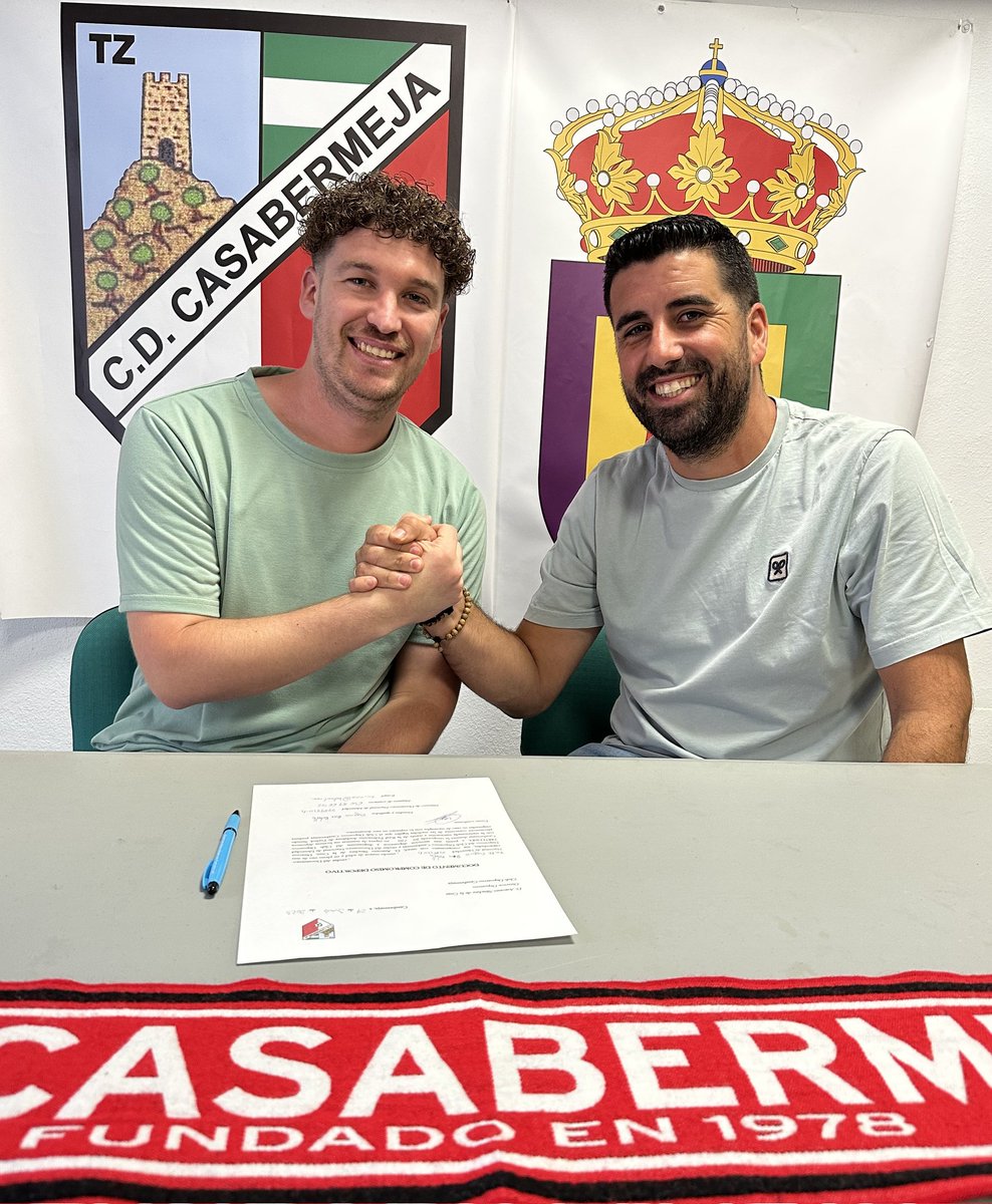 📣📣 RENOVACIONES ||

El orden y la pausa son claves en el eje central. Claves en el fútbol. ¡Hoy confirmamos que las seguimos teniendo con nosotros!

¡EU y el Casa siguen de la mano otra campaña más!

Uno de los capitanes y veterano del vestuario. Seguridad con balón.
#VamosCasa