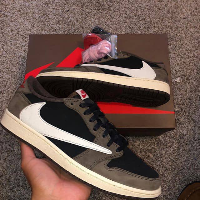 MarcelloGucci's tweet photo. Vos chaussures disponibles de 40 à 45 
-livraison express mp
-Livraison à domicile 
Nous sommes disponibles sur WhatsApp au - +237 697 67 79 83 https://t.co/84O4YnlLpP