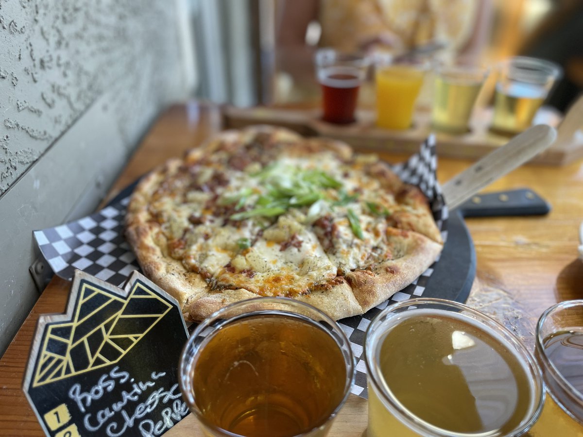 craftbrewjester's tweet photo. Brewstop #50 on the #QuestToBreak78 of #brewquest2023 was @MAbrewing in #pville we had so@e new to us seasonal and always delish #zaaaa #mountarrowsmithbrewing #CraftNotCrap #craftbeer
#beerpics #iLoveBeer #beernerd #BeerLover #BeerMe #parksville https://t.co/Z970B4t3n6