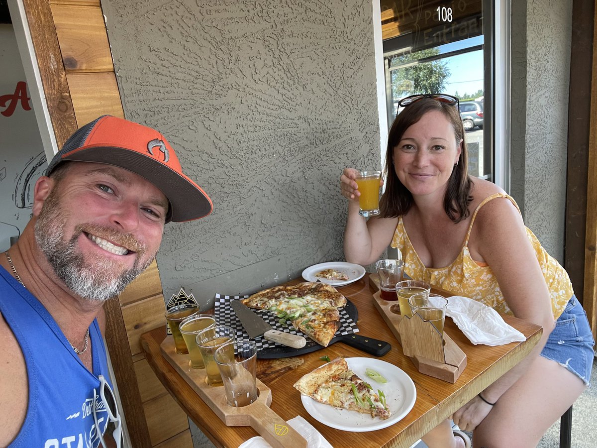 craftbrewjester's tweet photo. Brewstop #50 on the #QuestToBreak78 of #brewquest2023 was @MAbrewing in #pville we had so@e new to us seasonal and always delish #zaaaa #mountarrowsmithbrewing #CraftNotCrap #craftbeer
#beerpics #iLoveBeer #beernerd #BeerLover #BeerMe #parksville https://t.co/Z970B4t3n6
